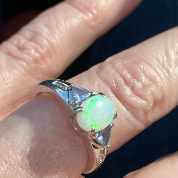 10kt white Gold Opal Amethyst Diamond Ring. - Picture 3 of 13